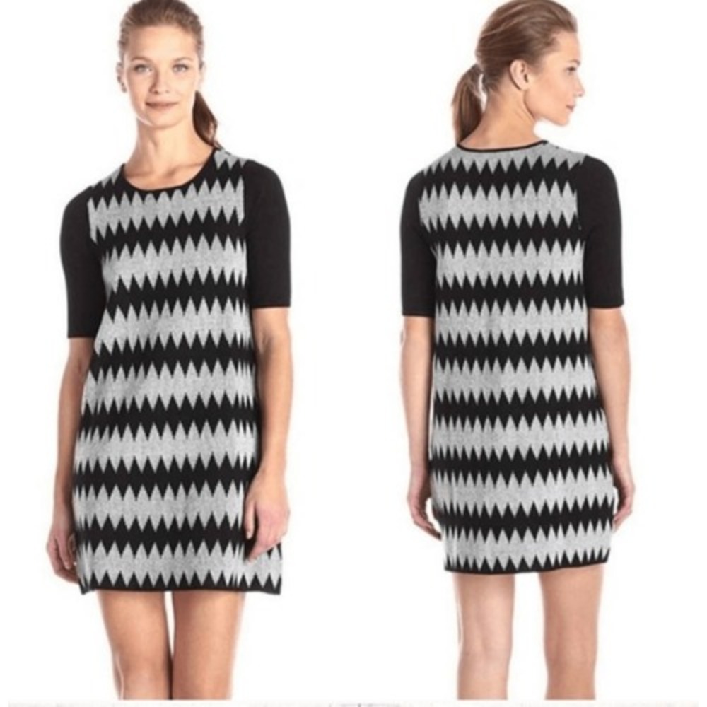 BCBGeneration Dress Medium Black Gray Diamond Print Knit Short Sleeve